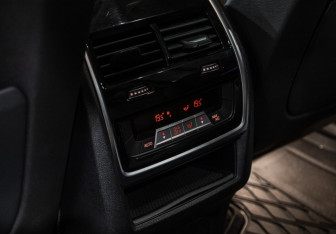 Подержанный автомобиль BMW X7 2020 года (22 фото)
