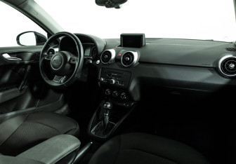 Подержанный автомобиль Audi A1 2014 года (9 фото)