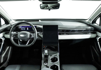 Подержанный автомобиль Geely Atlas 2023 года (13 фото)
