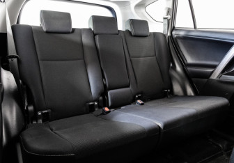 Подержанный автомобиль Toyota RAV4 2018 года (18 фото)
