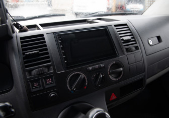 Подержанный автомобиль Volkswagen Caravelle 2008 года (18 фото)