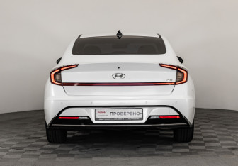 Подержанный автомобиль Hyundai Sonata 2020 года (8 фото)