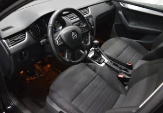 Подержанный автомобиль Skoda Octavia Liftback 2014 года (10 фото)