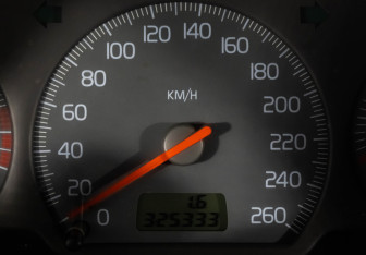 Подержанный автомобиль Volvo S40 2001 года (15 фото)