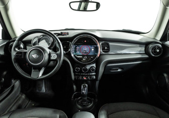 Подержанный автомобиль MINI Hatch 2021 года (13 фото)
