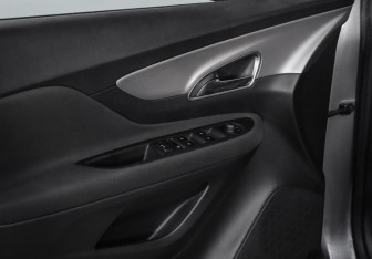 Подержанный автомобиль Opel Mokka 2013 года (17 фото)