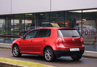 Подержанный автомобиль Volkswagen Golf Hatchback 2008 года (8 фото)