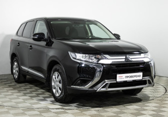Подержанный автомобиль Mitsubishi Outlander 2019 года (3 фото)