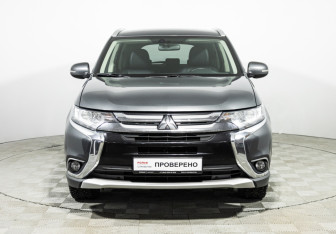 Подержанный автомобиль Mitsubishi Outlander 2017 года (2 фото)
