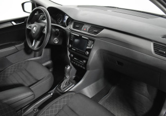 Подержанный автомобиль Skoda Rapid Liftback 2019 года (14 фото)