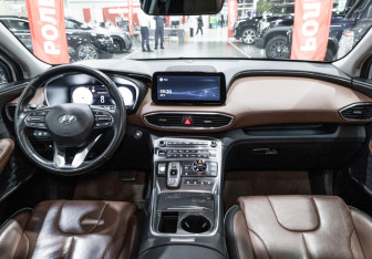 Подержанный автомобиль Hyundai Santa Fe 2021 года (15 фото)