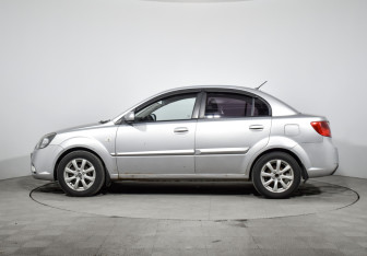 Подержанный автомобиль Kia Rio Sedan 2010 года (8 фото)