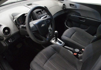 Подержанный автомобиль Chevrolet Aveo Sedan 2012 года (9 фото)