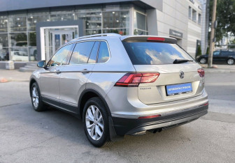 Подержанный автомобиль Volkswagen Tiguan 2017 года (6 фото)