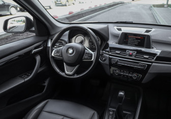 Подержанный автомобиль BMW X1 2019 года (13 фото)