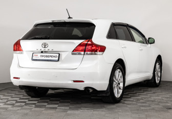 Подержанный автомобиль Toyota Venza 2011 года (5 фото)