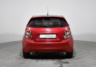 Подержанный автомобиль Chevrolet Aveo Hatchback 2013 года (6 фото)