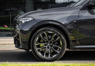 Подержанный автомобиль BMW X7 2019 года (10 фото)