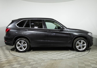 Подержанный автомобиль BMW X5 2015 года (4 фото)