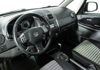 Подержанный автомобиль Suzuki SX4 Hatchback 2012 года (11 фото)