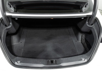 Подержанный автомобиль Hongqi H5 2023 года (21 фото)