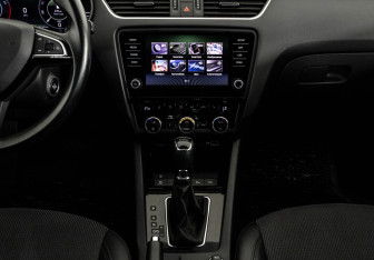 Подержанный автомобиль Skoda Octavia Liftback 2019 года (14 фото)
