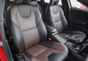 Подержанный автомобиль Volvo V40 Cross Country 2019 года (23 фото)
