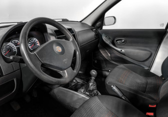 Подержанный автомобиль Fiat Albea 2010 года (9 фото)