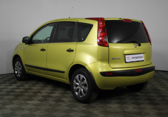 Подержанный автомобиль Nissan Note 2006 года (7 фото)