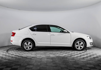 Подержанный автомобиль Skoda Octavia Liftback 2013 года (4 фото)