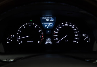 Подержанный автомобиль Lexus LS 2008 года (12 фото)