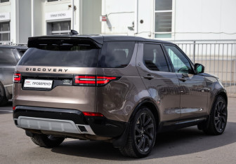 Подержанный автомобиль Land Rover Discovery 2017 года (7 фото)