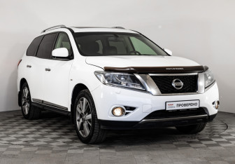 Подержанный автомобиль Nissan Pathfinder 2015 года (3 фото)