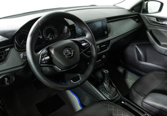 Подержанный автомобиль Skoda Rapid Liftback 2021 года (11 фото)