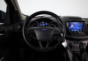 Подержанный автомобиль Ford Kuga 2018 года (10 фото)