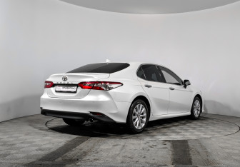 Подержанный автомобиль Toyota Camry Sedan 2019 года (5 фото)