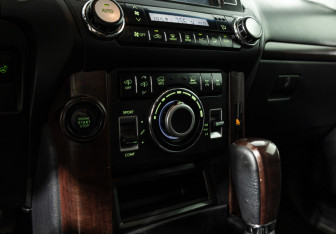 Подержанный автомобиль Toyota Land Cruiser Prado 2014 года (19 фото)