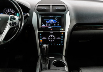 Подержанный автомобиль Ford Explorer 2012 года (14 фото)