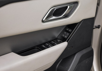 Подержанный автомобиль Land Rover Range Rover Velar 2017 года (24 фото)