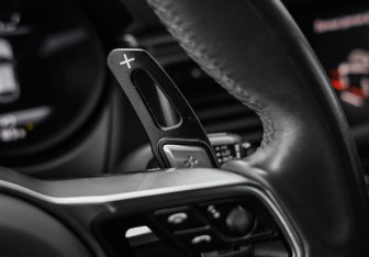 Подержанный автомобиль Porsche Macan 2018 года (16 фото)