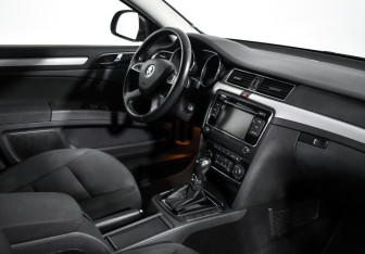 Подержанный автомобиль Skoda Superb Liftback 2015 года (13 фото)