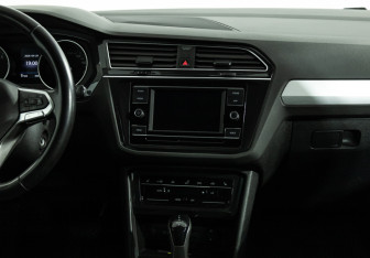Подержанный автомобиль Volkswagen Tiguan 2022 года (14 фото)