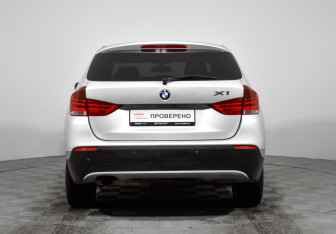 Подержанный автомобиль BMW X1 2010 года (6 фото)