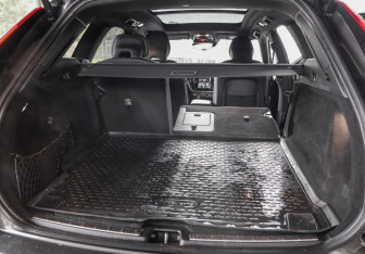 Подержанный автомобиль Volvo XC60 2019 года (36 фото)