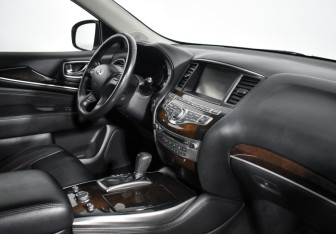 Подержанный автомобиль Infiniti QX60 2014 года (16 фото)