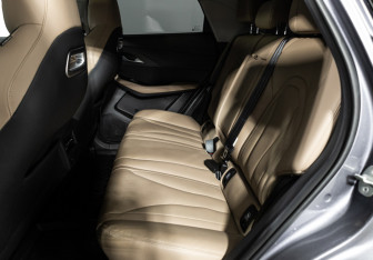 Подержанный автомобиль Omoda C5 2024 года (10 фото)