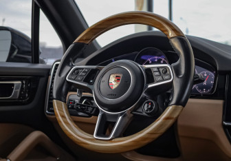 Подержанный автомобиль Porsche Cayenne 2018 года (13 фото)