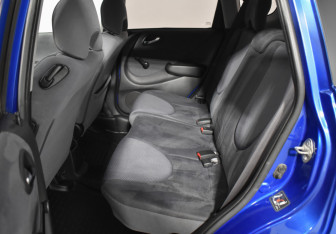 Подержанный автомобиль Honda Jazz 2008 года (11 фото)