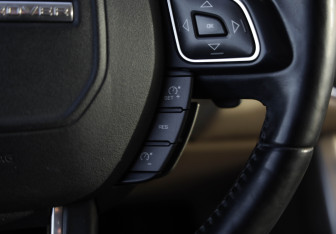 Подержанный автомобиль Land Rover Range Rover Evoque 2013 года (15 фото)