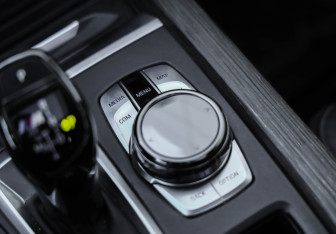 Подержанный автомобиль BMW X5 2013 года (22 фото)